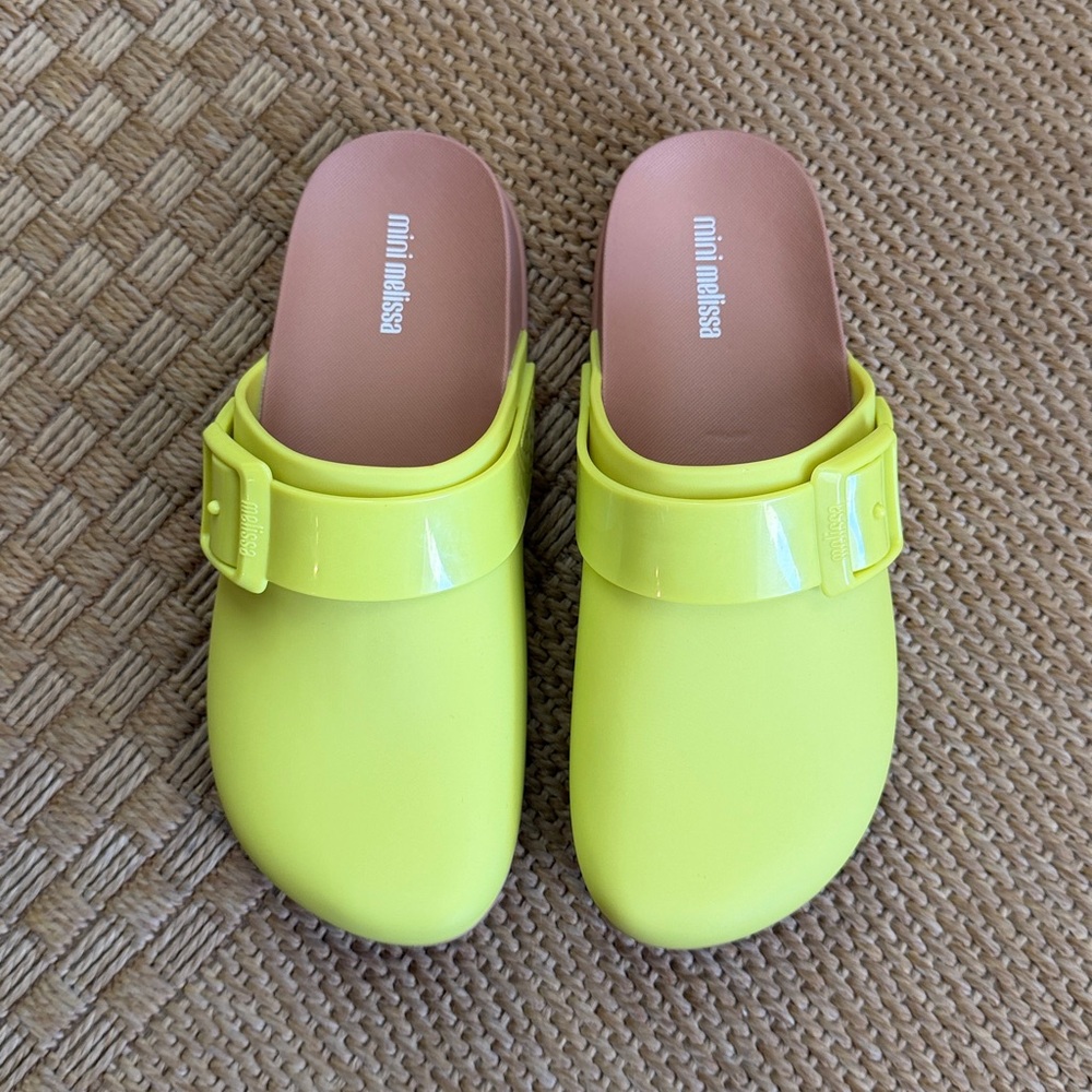 Mini Melissa Kids’ Green/Brown Water Resistant Cozy Clog—1 - Picture 5 of 12